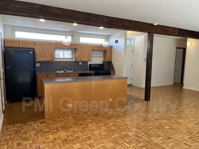 Building Photo - 4978 E 26th St