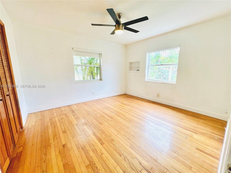 Building Photo - 410 Pinecrest Dr