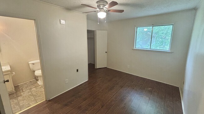 Building Photo - 211 Hodge St