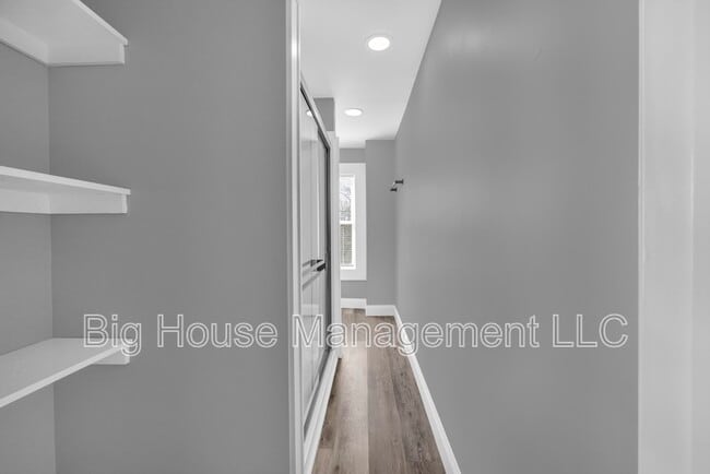 Building Photo - 1725 Hollins St