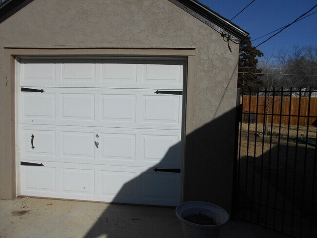 Building Photo - Beautiful 3 bedroom 2 bath home in Tech Terrace