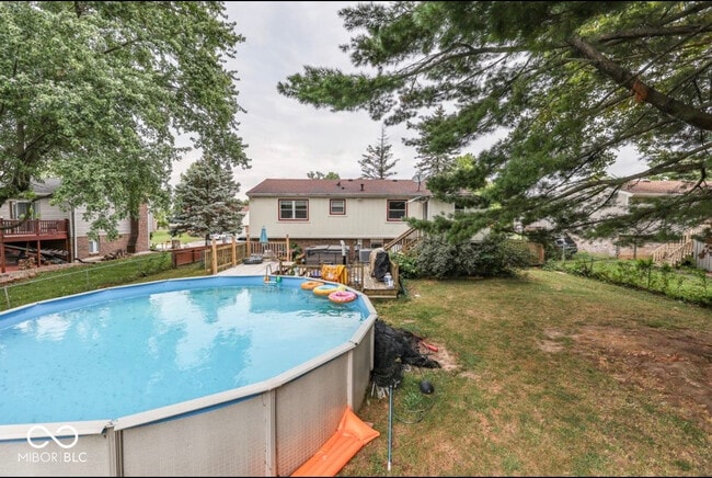 Building Photo - 3935 Mistletoe Dr