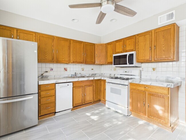 Building Photo - 755 Dulles Rd