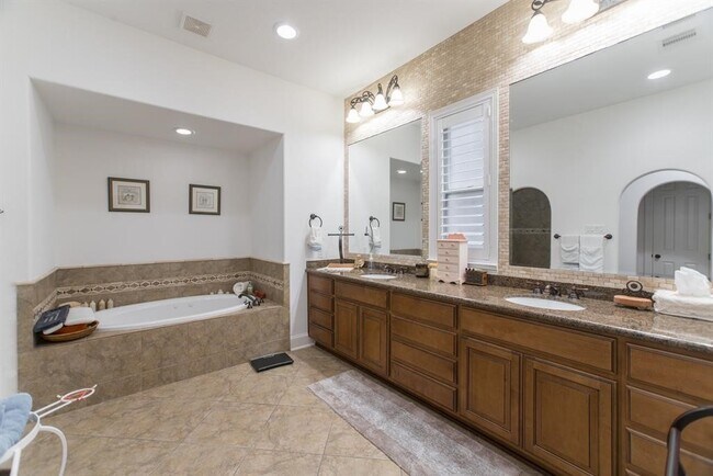 Building Photo - 6 W Monteagle Cir