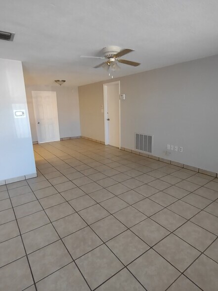 Building Photo - 12814 Spring Ave