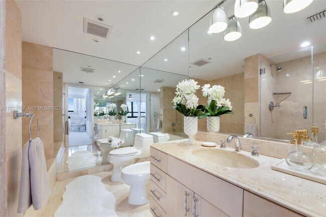 Building Photo - 1 Grove Isle Dr