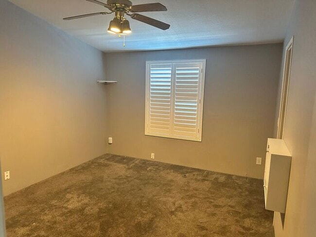 Building Photo - Charming villa in 55 plus quiet neighborhood.