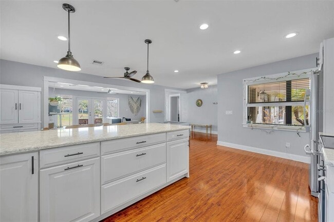 Building Photo - 1081 Lake Weldona Dr