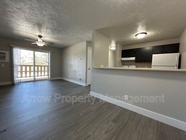 Building Photo - 940 27th St