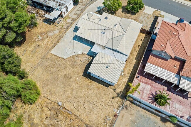 Building Photo - Cozy 2 Bed/1 Bath Unit In Peaceful Homeland Neighborhood!