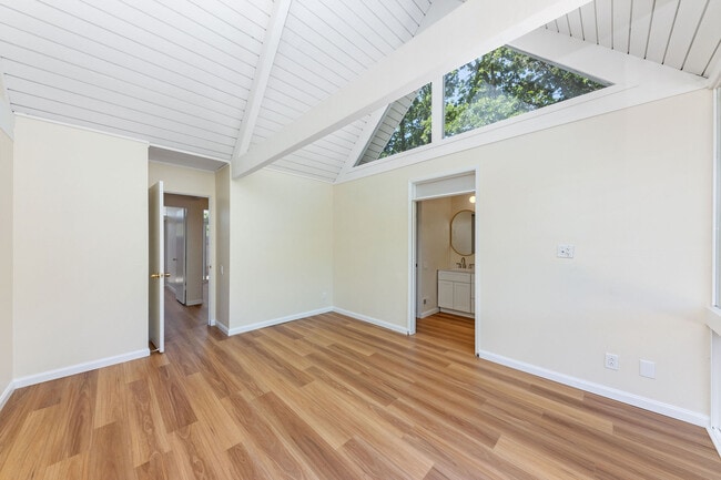 Building Photo - 81 Sotelo Way