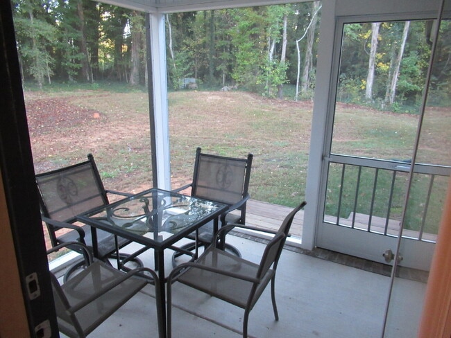 Building Photo - Rental in Dallas, NC.  Fully Furnished and ready for Move In.