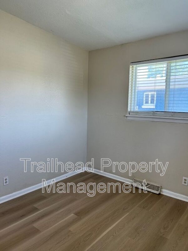 Building Photo - 4208 Lloyd St
