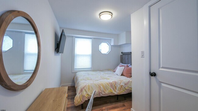 Building Photo - 106 N Portland Ave