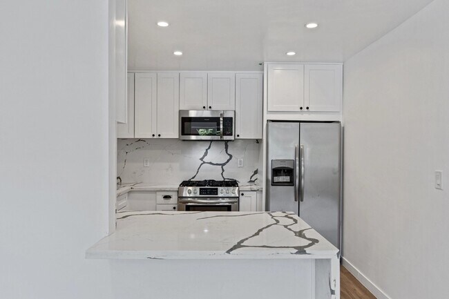 Interior Photo - 4th Ave