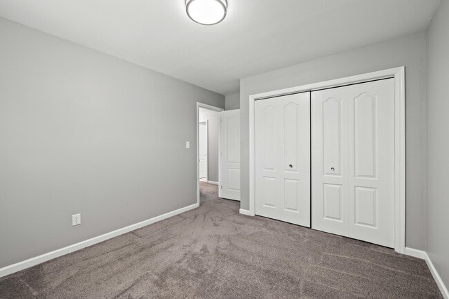 Building Photo - 2152 Sallee Dr