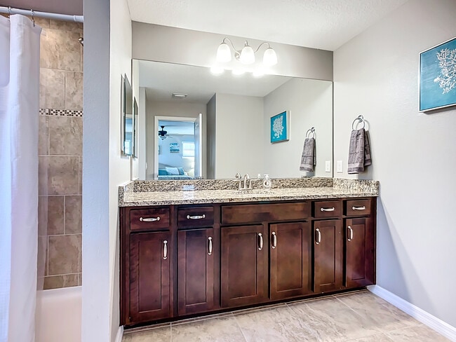 Building Photo - 3009 Esmeralda Dr