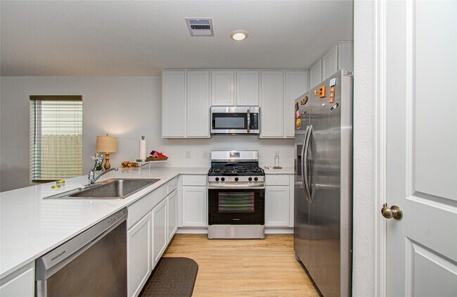 Building Photo - 21575 Carosella Dr