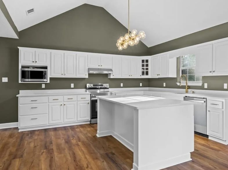 Kitchen - 198 Harbour Ln