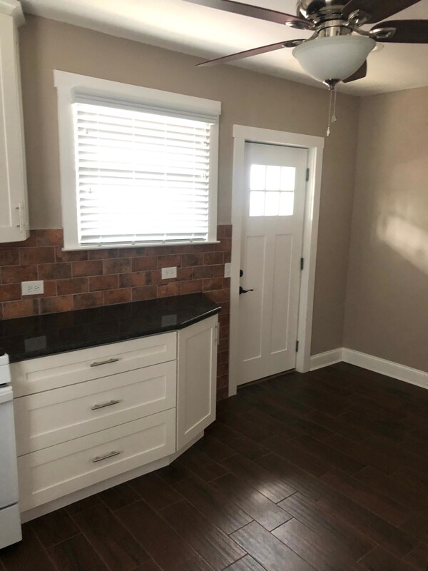 Building Photo - 1206 E Main St