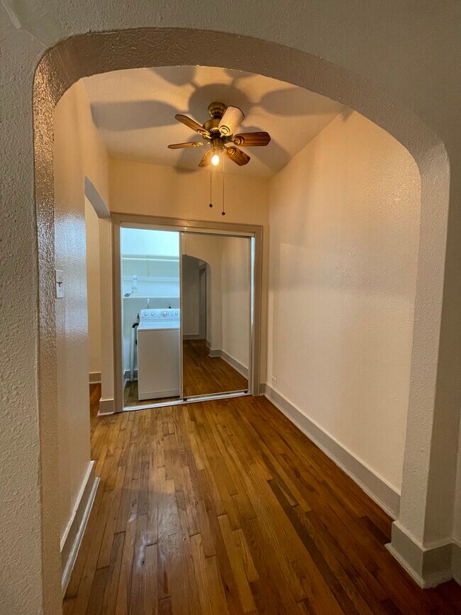 Building Photo - 713 E Elmira St