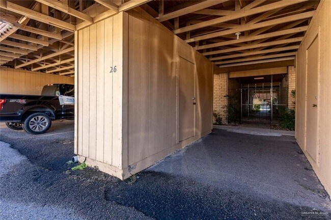 Building Photo - 500 E El Rancho Ave