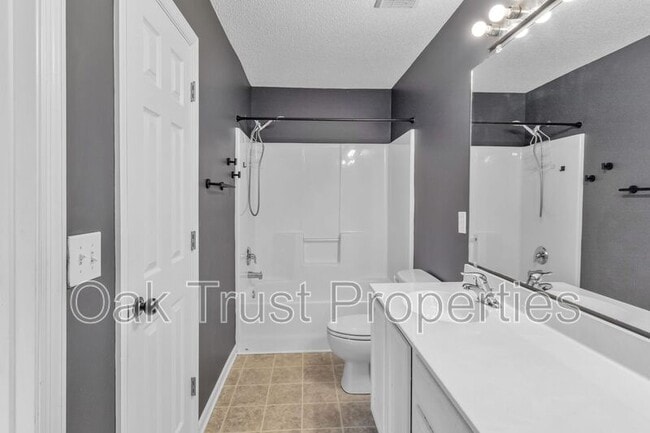 Building Photo - 303 Yellow Hawthorn Cir