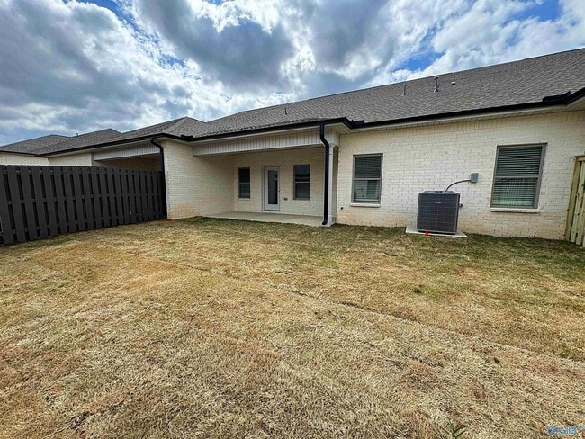 Building Photo - 6065 Gardner Maples Dr SE