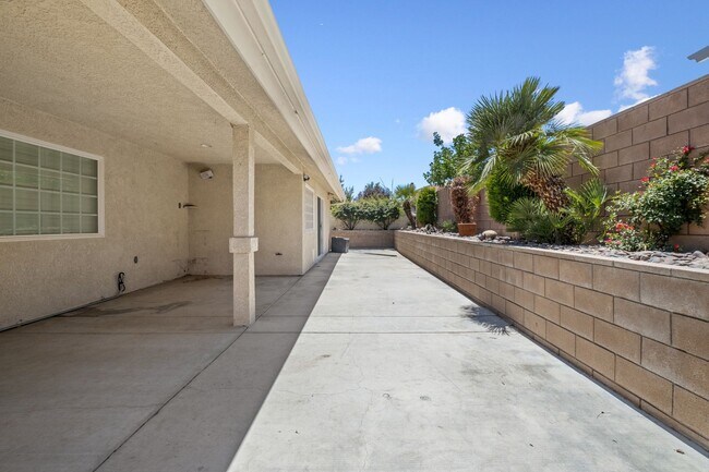 Building Photo - Beautiful 4-Bedroom, 2.5-Bathroom Home in Victorville, CA