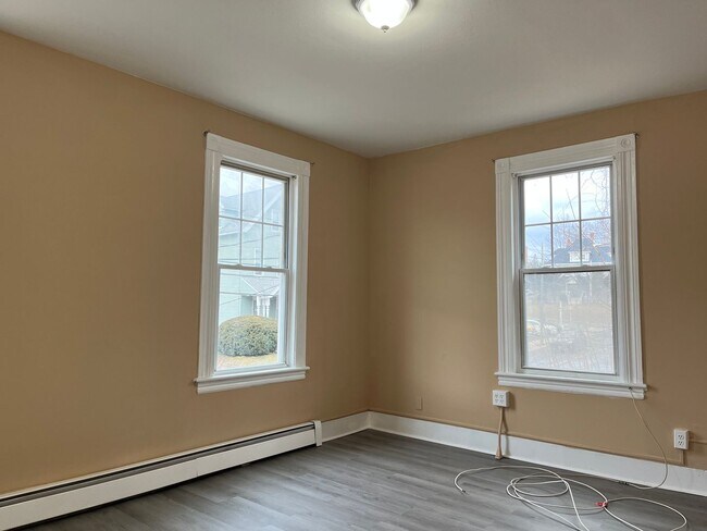 Building Photo - 640 Arch St