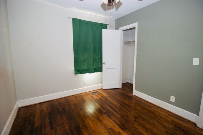 Building Photo - 3 Bedroom, 1 Bathroom Charmer in Cayce - A...