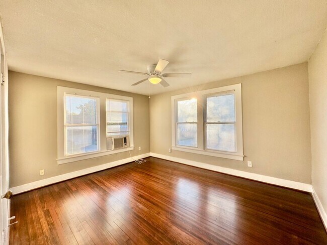 Building Photo - 1-Bedroom, 1-Bath Apartment in Junius Heights