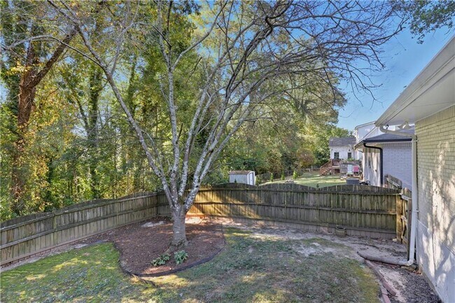 Building Photo - 2070 Drew Valley Rd NE