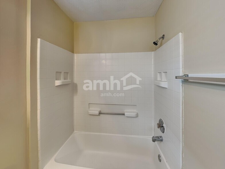 Building Photo - 11010 Heather Bluff Ln