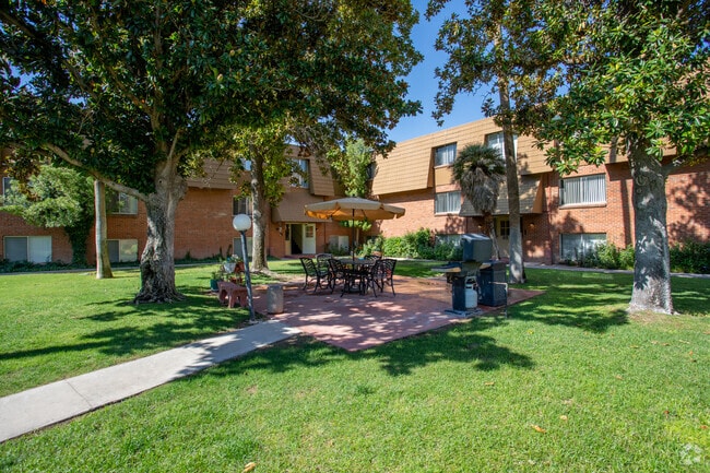 Building Photo - BELLA FLORA