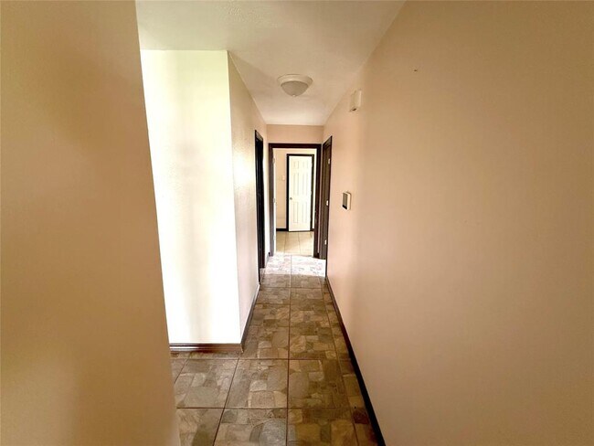 Building Photo - 7130 Kings Dr