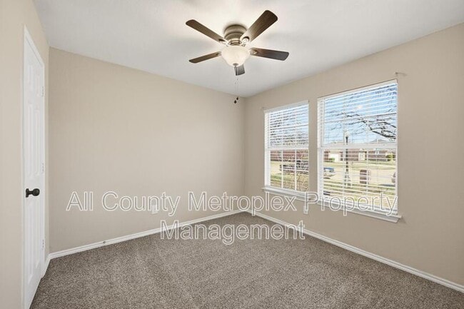 Building Photo - 2701 Cattleman Dr