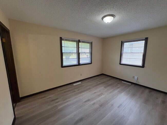 Building Photo - 1103 S Paula Ave