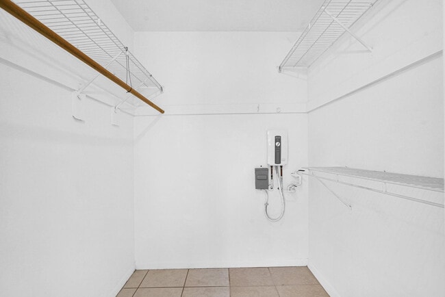 Building Photo - 9 NE 19th Ct