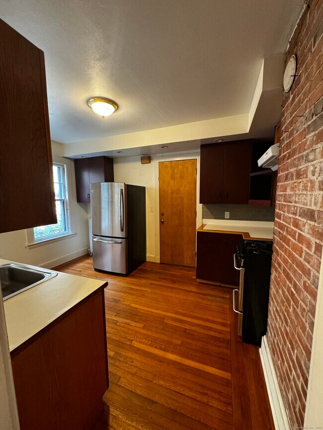 Building Photo - 809 Whitney Ave