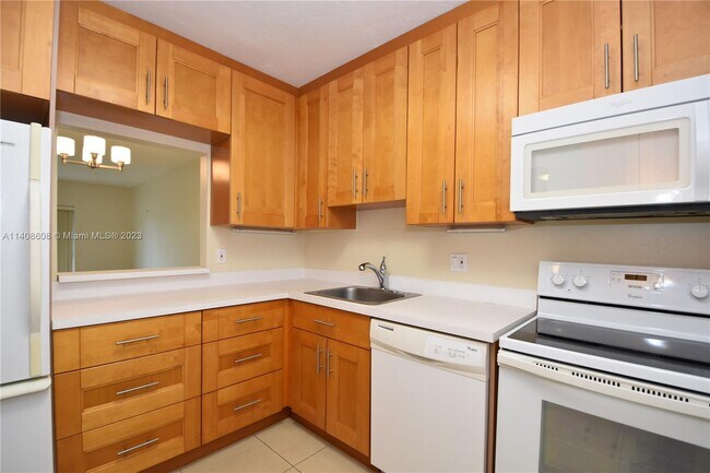 Building Photo - 7500 NW 5th Pl