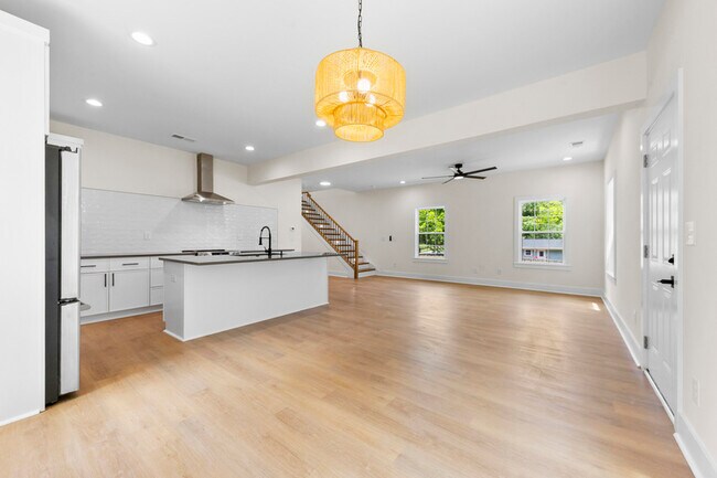 Building Photo - 3420 Tappan Pl