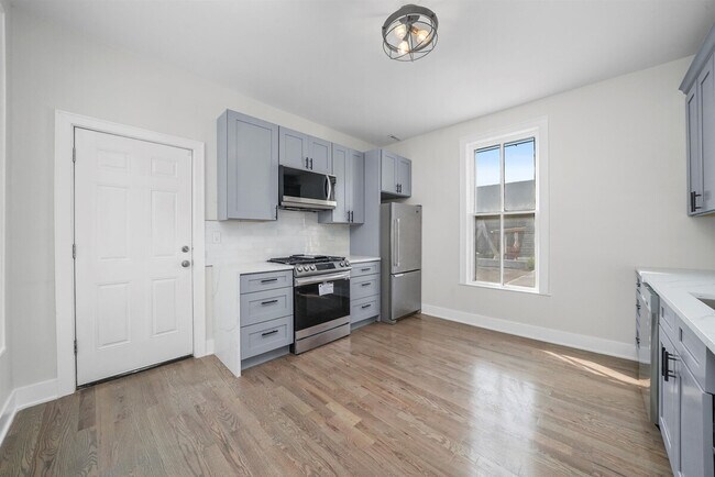 Building Photo - 2962 N Clybourn Ave