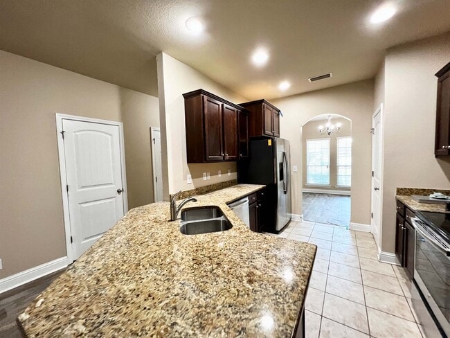 Building Photo - 3441 Summer Woods Dr