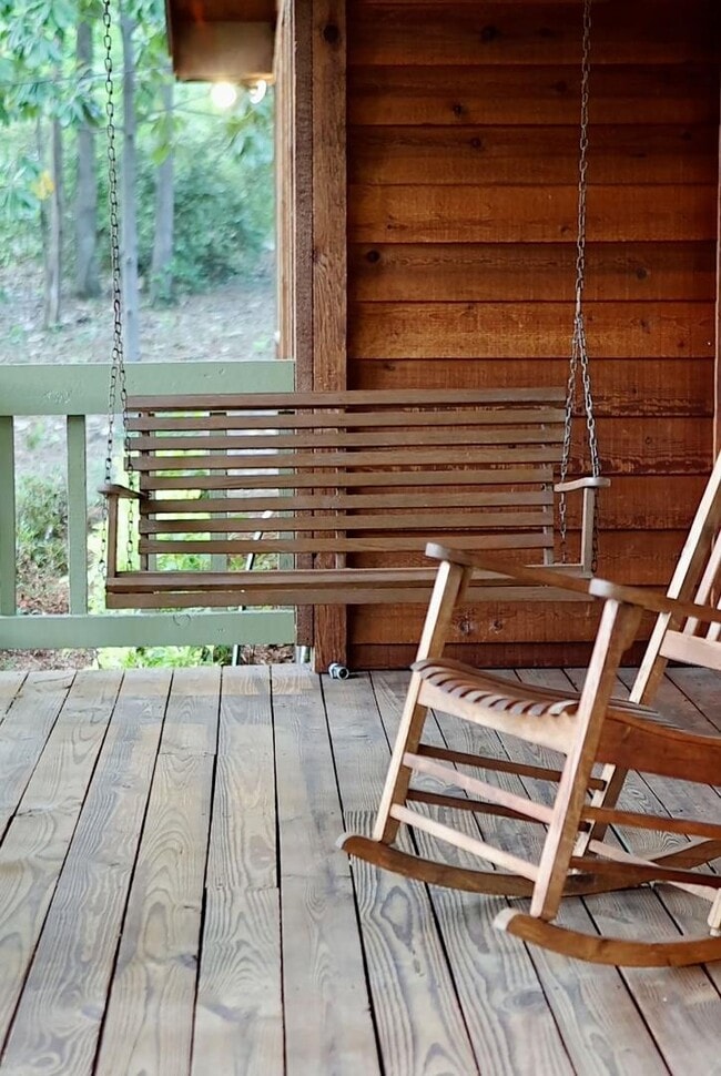 Building Photo - 550 N College St