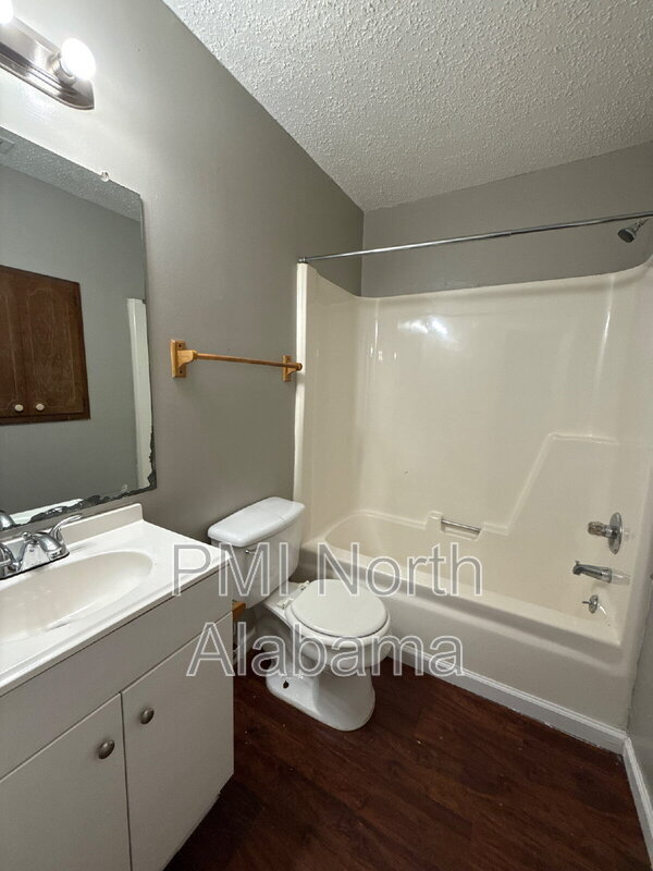 Building Photo - 4428 Bonnell Dr NW