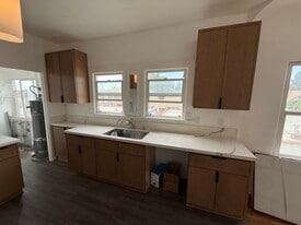 Building Photo - 212 1/2 W 57th St