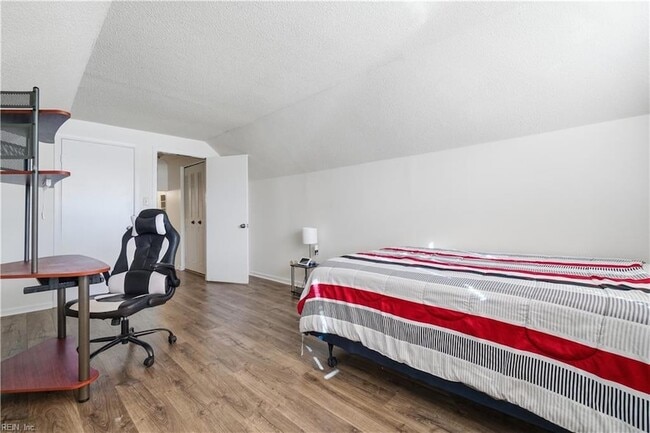 Building Photo - 912 Amherst Ln