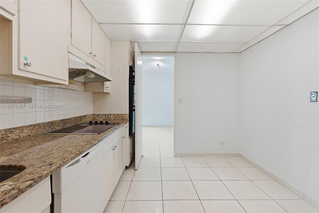 Building Photo - 5055 Collins Ave