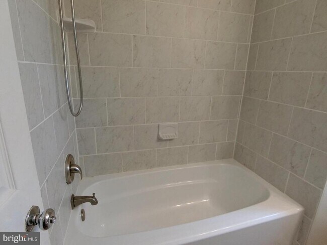 Building Photo - 1734 W Abingdon Dr